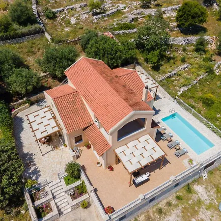 Guiscardos Luxury Вилла *