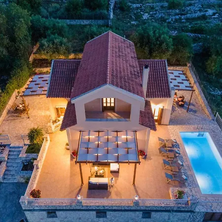 Guiscardos Luxury Вилла *